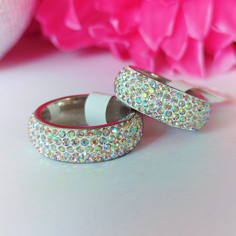 Pierścionek obrączka okrągła srebrna opalizujące cyrkonie - stal chirurgiczna