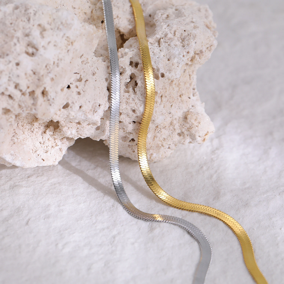 Bransoletka żmijka na kostkę - stal chirurgiczna