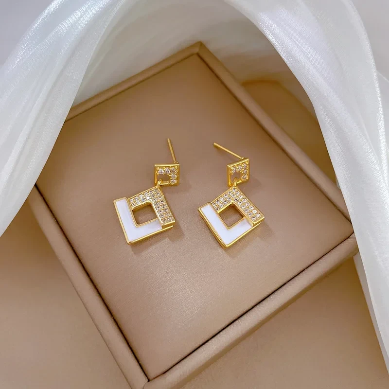 Komplet PREMIUM wizytowy biały kolczyki + naszyjnik - pozłacana stal chirurgiczna