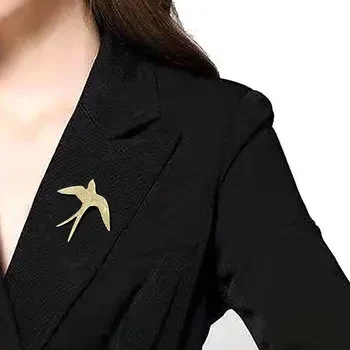 Broszka jaskółka ze stali chirurgicznej
