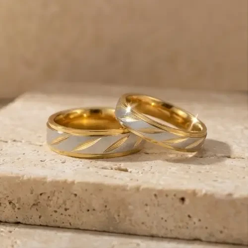 Szeroka obrączka dwukolorowa złoto-srebrna 6mm wykonana ze stali chirurgicznej.-crop.webp