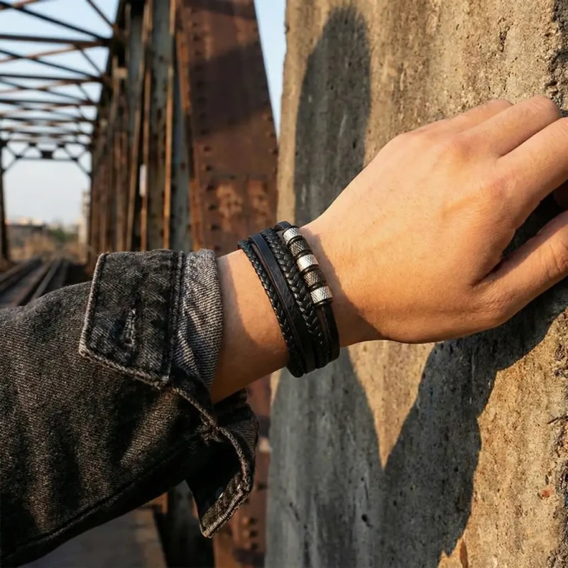Męska Bransoletka Skórzana z Teksturowanymi Pierścieniami – Stal 316L - industrial.webp