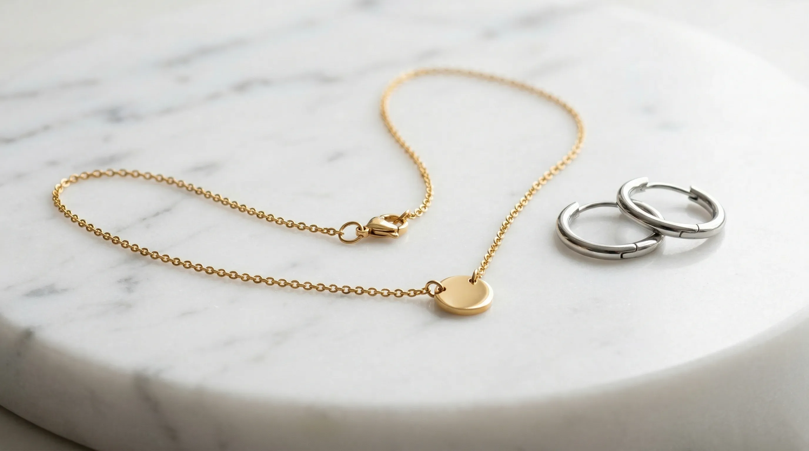 Dlaczego warto wybrać biżuterię ze stali chirurgicznej?